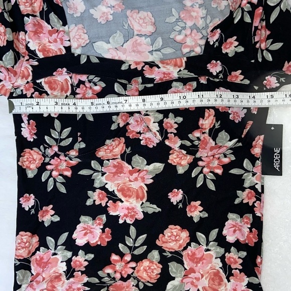 Women’s Ardene square neckline Stretchy floral top size small NWT - Picture 3 of 9